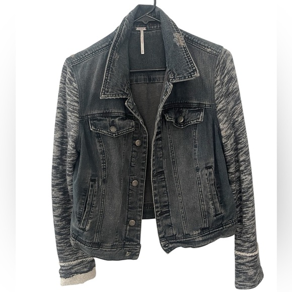 FREE PEOPLE Distressed mixed Grunge witch core sweatshirt black Jean Jacket SZ M - Picture 9 of 9
